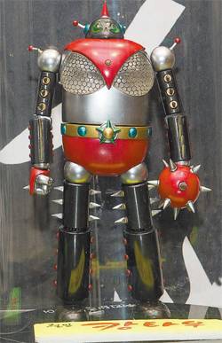 이정문 작가가 1976년에 발표한 『철인 캉타우』에 등장하는 로봇이 미니 피규어 형태로 전시돼 있다.