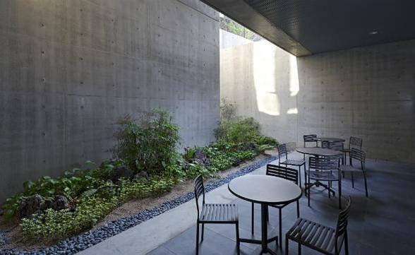 JCC크리에이티브센터의 지하1층은 지하임에도 불구하고, 햇볕이 들어오는 공간을 따로 설계했다.