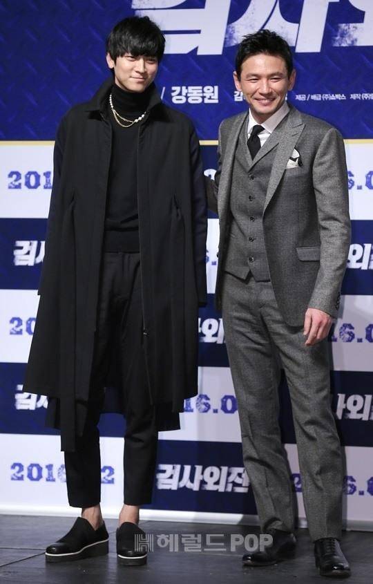 [배우 강동원 황정민. 사진=송재원 기자]