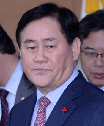 최경환 ‘인파이팅’