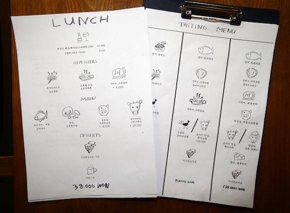 마누테라스의 메뉴판은 이찬오 세프가 그린 귀여운 그림들로 친근감을 준다. 소, 돼. 생선, 버섯 등의 식재료를 단순한 필치로 그렸다./사진=조인원 기자