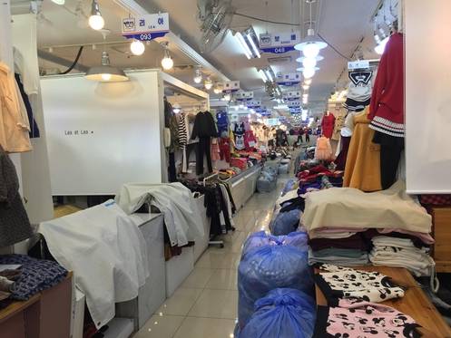 남대문시장 내 아동복 전문 상가 ‘원아동복’. / 박원익 기자