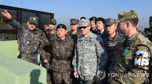 한미 군수뇌부, JSA 동반방문     (서울=연합뉴스) 이순진 합참의장과 커티스 스캐퍼로티 한미연합사령관이 6일 판문점 공동경비구역(JSA)을 방문해 북한의 장거리 로켓(미사일) 발사 위협에 대응한 강력한 한미 연합방위태세를 점검하고 있다.   << 합참 제공 >>