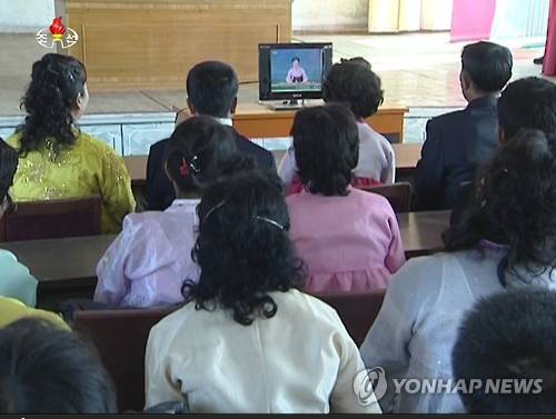 <北미사일 발사> 북TV,  광명성 4호 성공 발사 주민들 반향 보도      (서울=연합뉴스) 조선중앙TV는 광명성 4호가 성공적으로 발사되었다는 소식을 접한 평양시민들이 기쁨과 환희에 차있다고 보도했다.  nkphoto@yna.co.kr