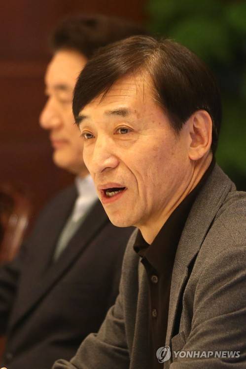 모두발언하는 이주열 한은총재     (서울=연합뉴스) 최재구 기자 = 이주열 한국은행 총재가 10일 서울 한국은행에서 열린 금융ㆍ경제 상황 점검회의에서 모두발언을 하고 있다. 2016.2.10      jjaeck9@yna.co.kr