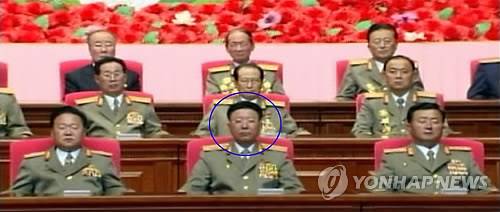 지난 2013년 9월 리영길 인민군 총참모장 (파란색 원)이 중앙보고대회 주석단에 앉은 모습. << 연합뉴스 자료사진 >>