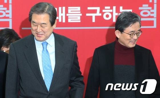 김무성 새누리당 대표와 이한구 공천관리위원장이 지난 11일 서울 여의도 당사에서 열린 공천관리위원회 3차 전체회의에서 나란히 자리하고 있다. 2016.2.11/뉴스1 © News1 오대일 기자