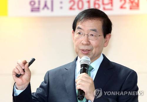 (부산=연합뉴스) 조정호 기자 = 박원순 서울시장이 12일 오후 부산변호사회관 대회의실에서 부산시지방분권협의회가 주최하고 부산분권혁신운동본부가 주관한 '제24회 한국지방분권포럼·제1회 광역자치단체장 초청 포럼'에 발제자로 참석, 기조발제를    하고 있다.      ccho@yna.co.kr