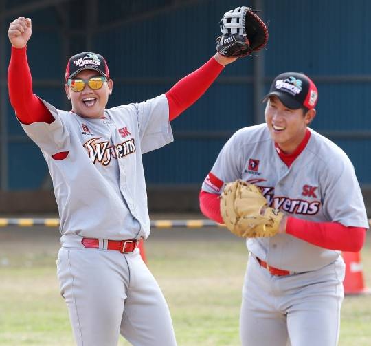 SK 최승준(왼쪽), 김동엽. /사진=SK 와이번스 제공