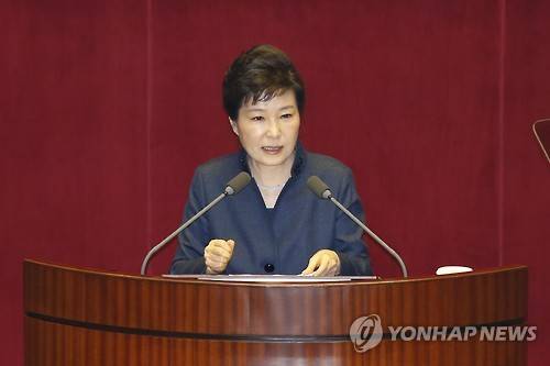 박 대통령, '국정에 관한 국회 연설'      (서울=연합뉴스) 김현태 기자 = 박근혜 대통령이 16일 오전 국회 본회의에서 북한의 4차 핵실험 및 장거리 미사일 발사로 인한 안보위기 등과 관련해 '국정에 관한 국회 연설'을 하고 있다. 2016.2.16     mtkht@yna.co.kr