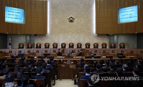 대법원 전원합의체, 'GOP 총기난사' 임병장 사형 확정     (서울=연합뉴스) 전수영 기자 = 양승태 대법원장과 대법관들이 19일 오후 서울 서초구 대법원에서 열린 전원합의체 재판을 위해 대법정에 앉아 있다. 대법원 전원합의체(주심 박상옥 대법관)는 이날 상관살해 등 혐의로 기소된 임 병장의 상고를 기각하고 사형을 선고한 군사법원 판결을 확정했다. 임 병장은 확정 판결을 받고 집행 대기 중인 61번째 사형수가 됐다.