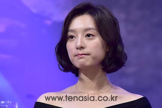 배우 김지원이 ‘태양의 후예’ 제작발표회에 참석하고 있다.