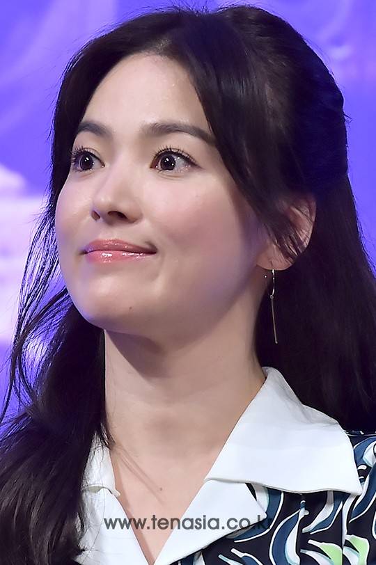 배우 송혜교가 ‘태양의 후예’ 제작발표회에 참석하고 있다.