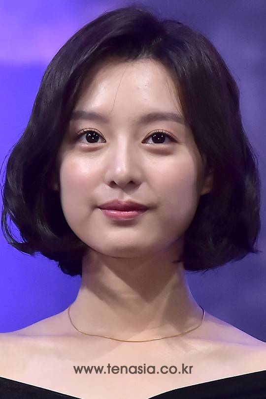 배우 김지원이 ‘태양의 후예’ 제작발표회에 참석하고 있다.