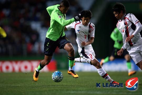 23일 오후 전북 전주월드컵경기장에서 열린 ‘2016 아시아축구연맹(AFC) 챔피언스리그(ACL)’ E조 조별리그 1차전 전북 현대와 FC도쿄(일본) 경기 모습. 사진ⓒ한국프로축구연맹