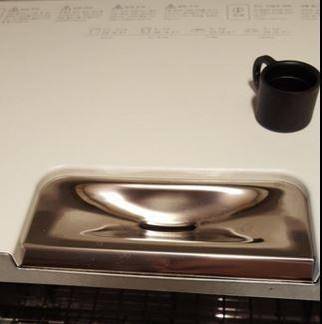 급수구와 급수용 미니컵. /한동희 기자