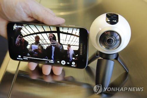 삼성전자의 갤럭시S7과 기어 360.