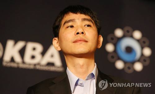 <세기의 대국> '이제 시작입니다'     (서울=연합뉴스) 한종찬 기자 = 구글 인공지능 바둑 프로그램 '알파고'와 맞대결에서 패한 이세돌 9단이 9일 오후 서울 종로구 포시즌스 호텔에서 열린 '구글 딥마인드 챌린지 매치' 기자회견에서 잠시 생각에 잠겨있다.     saba@yna.co.kr