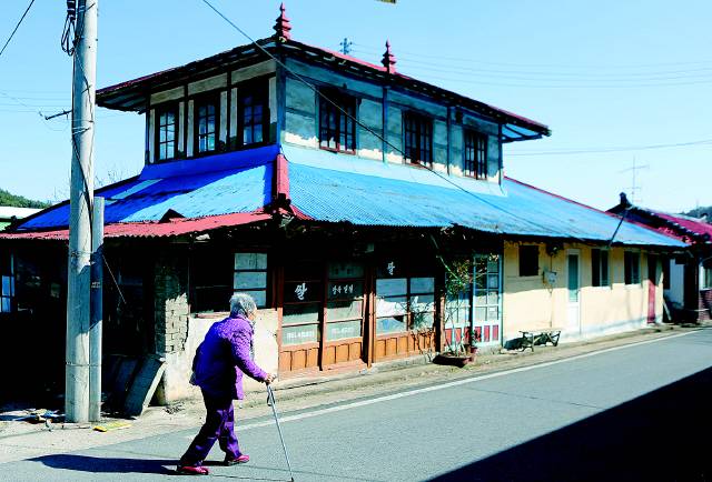 판교면 현암리(판교마을)의 일제강점기 건물. 사진 이병학 선임기자