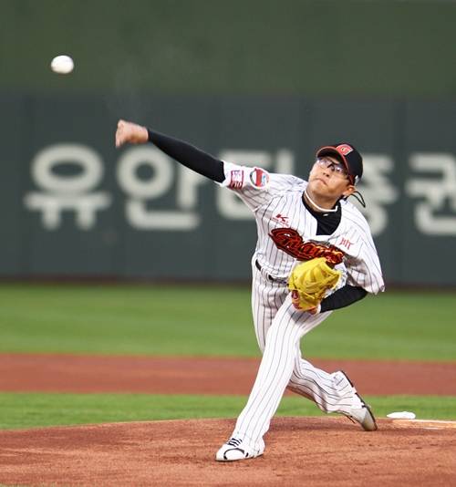 홈개막전에서 첫 승을 챙긴 롯데 박세웅. 사진=롯데 자이언츠 제공
