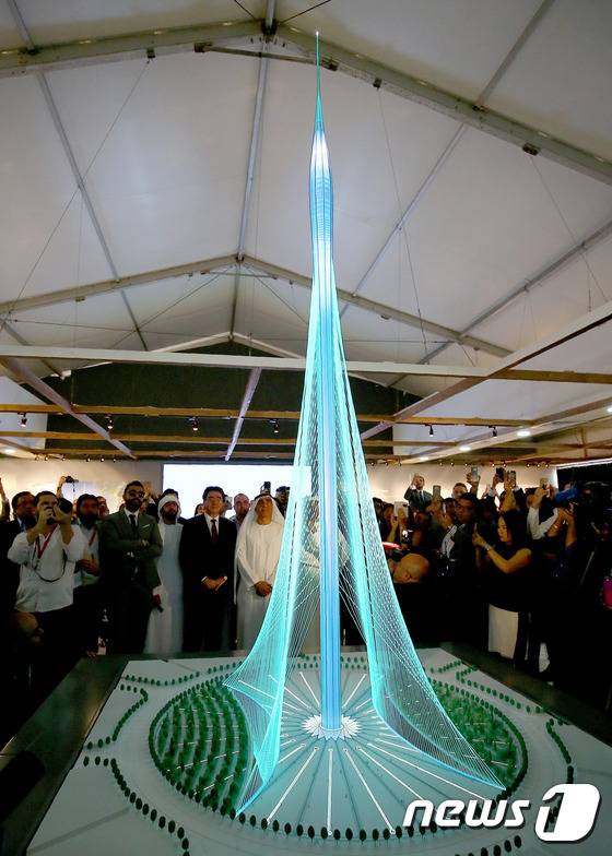 두바이에 들어설 초고층 건물 '더 타워'의 모형. AFP=뉴스1