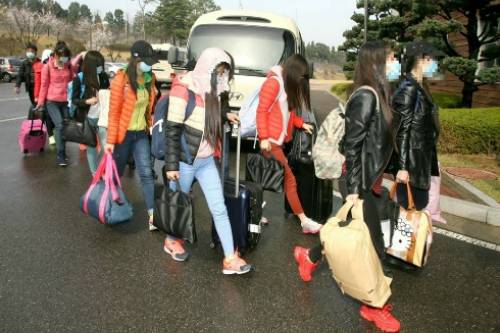 중국에서 입국한 북한식당 종업원들 (사진=통일부)