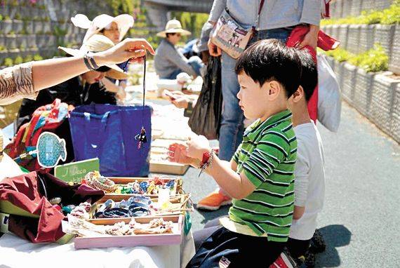 직접 만든 물건을 사고파는 ‘손장’. [사진 정릉신시장사업단]