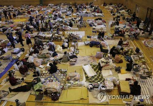 구마모토현 미나미아소무라의 피난소 모습[EPA=연합뉴스 자료사진]