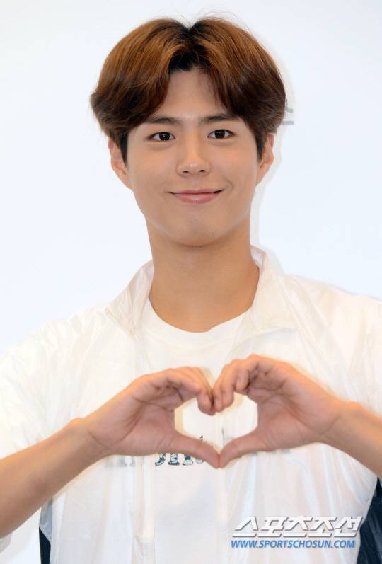 [포토] 박보검, 여심 설레는 하트~