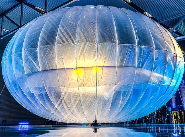 구글 룬 프로젝트의 열기구. 공유기를 장착하고 성층권으로 올라가 스리랑카, 인도네시아 등 저개발 국가에 인터넷 서비스를 제공한다.