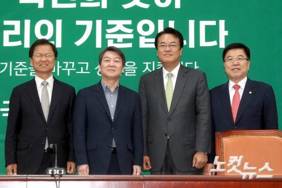 새누리당 정진석, 김광림 신임 원내대표와 정책위의장이 4일 오전 국회에서 국민의당 안철수, 천정배 두 상임공동대표를 예방하고 있다. (사진=윤창원 기자)