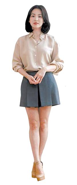 누드 톤 하이힐을 신으면 다리가 길어보인다. 누드톤 구두를 즐겨 신는 배우 송혜교. [중앙포토]