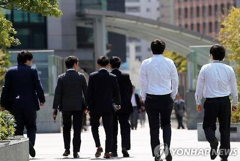 일본 도쿄의 회사원들 [연합뉴스 자료사진]