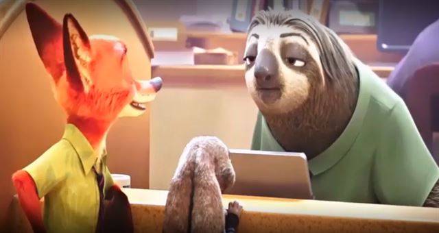 '주토피아'의 나무늘보 플래시(오른쪽)는 DC코믹스의 동명 슈퍼히어로를 패러디한 것으로 보인다. 월트디즈니코리아컴퍼니 제공