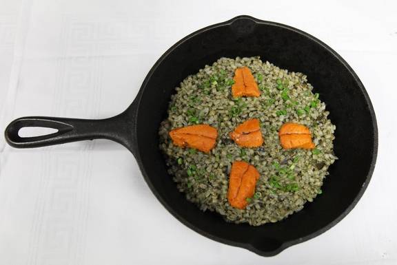 미역 빠에야. 임정식이 생일을 맞은 직원들 미역국을 끓여주다가 개발한 음식이다.