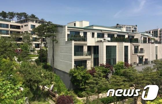 서울 용산구 한남동 한남더힐 전경 /사진=최동순 기자 © News1