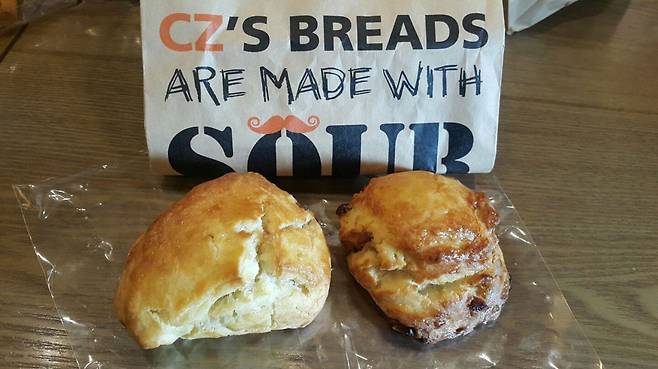 ▲ 씨즈베이커리의 플레인 스콘과 크렌베리 스콘.