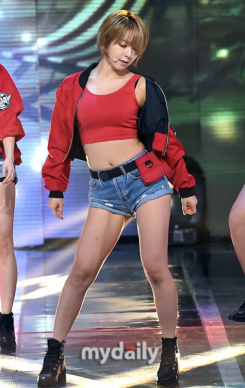 ▲ 초아, '너무 자극적인 몸짓'