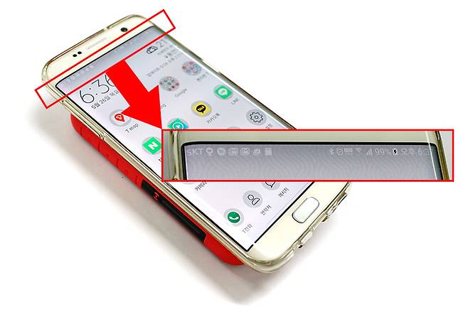 LTE 에그+A IML450 단말기 위에 무선충전 대응 스마트폰을 올리기만 하면 알아서 충전된다.