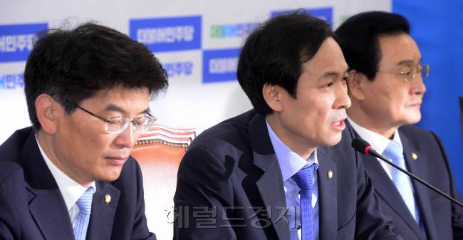 우상호 더불어민주당 원내대표가 31일 오전 서울 여의도 국회에서 열린 원내대책회의에서 모두발언을 하고 있다. 박해묵 기자/mook@heraldcorp.com