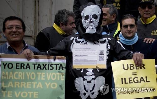 9일 아르헨티나 부에노스아이레스의 우버 반대 시위(AP=연합뉴스)