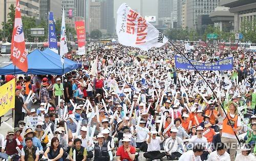 6월 11일 서울 광화문광장에서 열린 '지방재정 개악 저지, 지방자치 수호 시민문화제'[연합뉴스 자료사진]