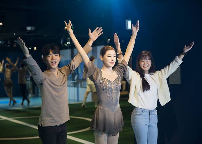 밀랍인형박물관 그레뱅 뮤지엄_밀랍인형(김연아)과 함께 설정샷