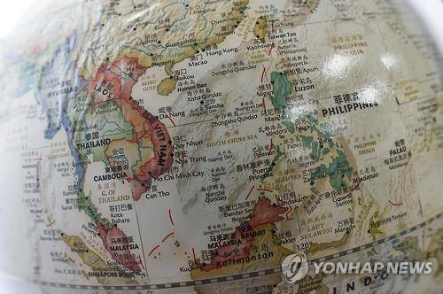 지구본의 남중국해[AFP=연합뉴스 자료사진]
