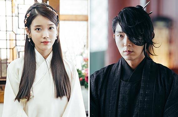 아이유·이준기 주연의 드라마 ‘달의 연인 보보경심:려’(SBS)는 현대 여성이 청나라 황실로 타임슬립하는 원작소설의 배경을 고려로 바꿨다. [사진 각 제작사]