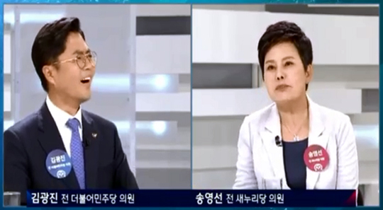 송영선(오른쪽) 전 의원의 발언이 나오자 김광진 전 의원이 황당해하고 있다. JTBC 방송화면 캡처