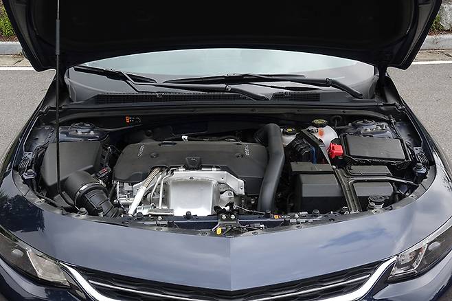 253마력과 36kg.m의 최대 출력을 자랑하는 말리부의 2리터 터보 엔진.