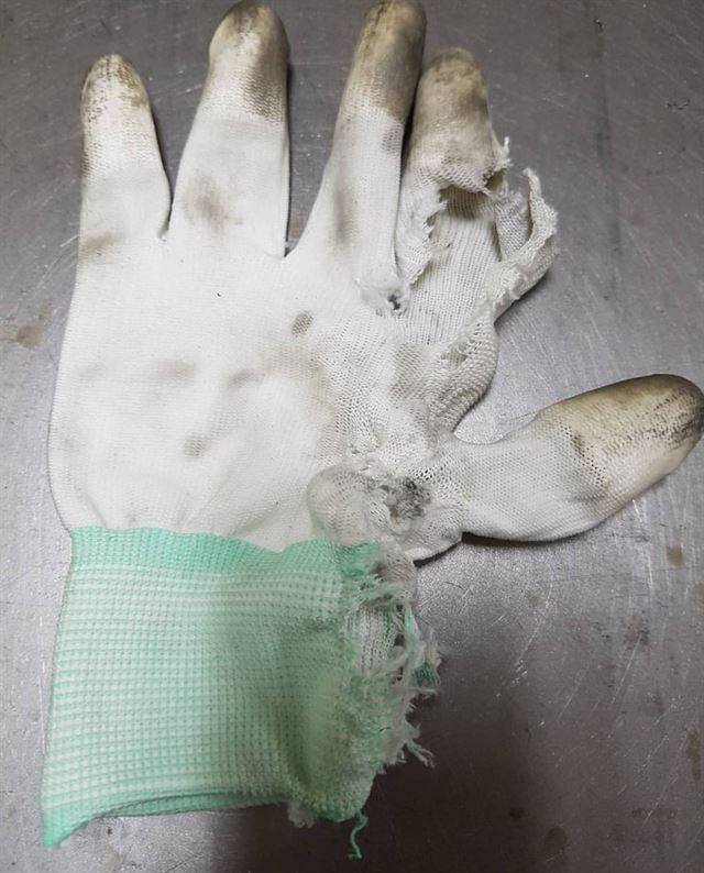 어제 일하다 손가락에 바람구멍 날뻔;;  #일스타그램 #공장 #조심또조심 #안전 #제일  (k_n***)