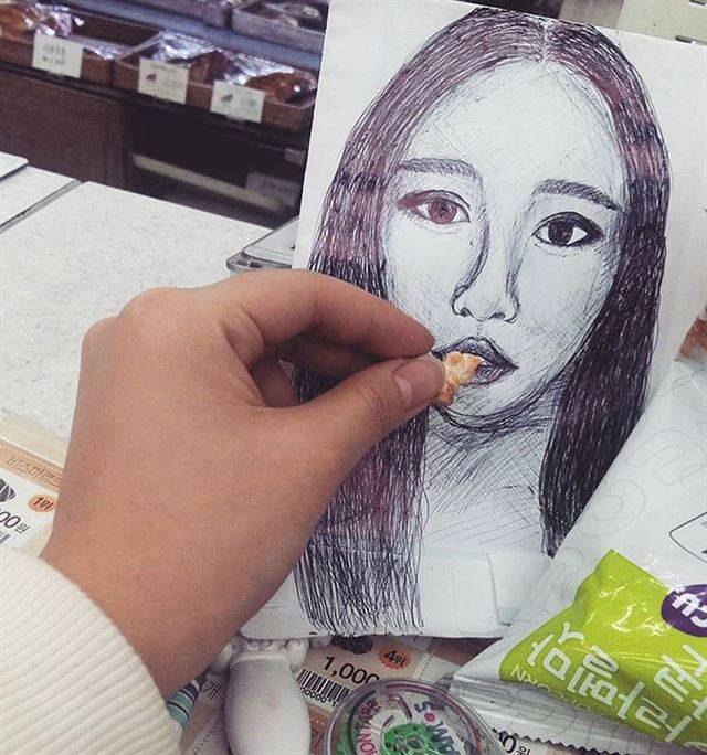 언니 팝콘 좀 드세여...  #설날에도 #편의점알바 #사람이없다 #심심해서그린그림 #예쁜언니랑 #편의점지키기 #집에가고싶다  (ashdl****)