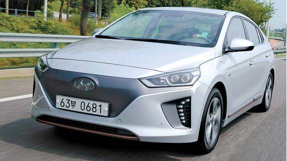 국내 자동차 업계에도 전기차 경쟁이 불 붙었다. 현대차는 2020년께 최고급 전기차를, 한국GM은 볼트 등 전략 차종을 들여온다. 르노삼성은 틈새시장을 공략할 계획이다. 쌍용차는 아직까진 출시계획을 내놓지 못하고 있다. 사진은 현대차 아이오닉 일렉트릭. [사진 현대차]